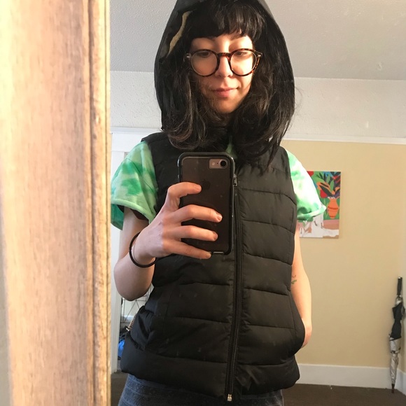 SOLD Hollister puffer vest - Picture 5 of 5